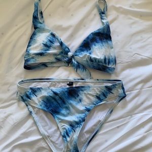 Splendid blue tie dye bikini